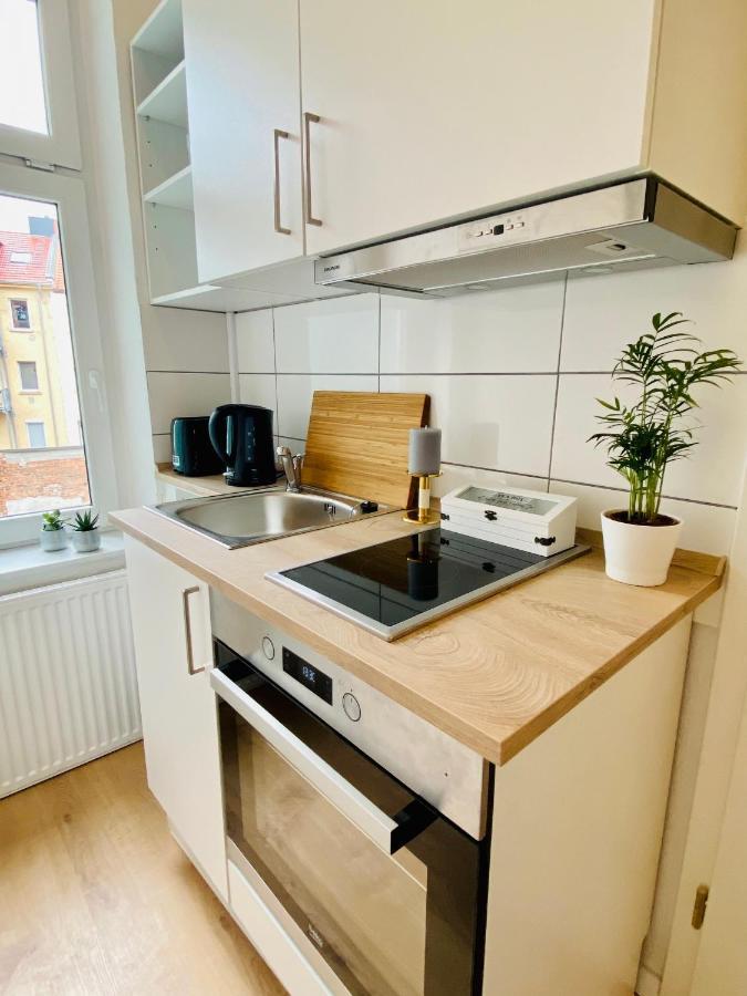 Stilvolles Apartment In Zentraler Lage - Smart-Tv, Queensize-Bett, Altbaustil, Kueche In City-Naehe 埃尔福特 外观 照片